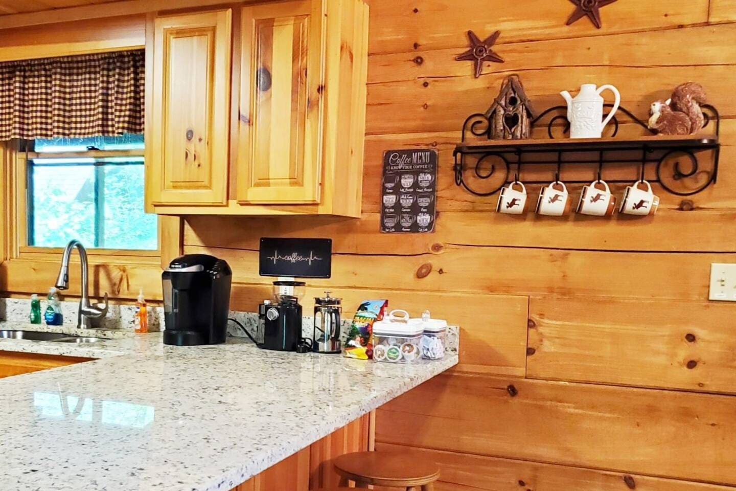 Start your day right with a perfect brew! Here are all the essentials you need for a delightful coffee experience right on your countertop. ☕️✨